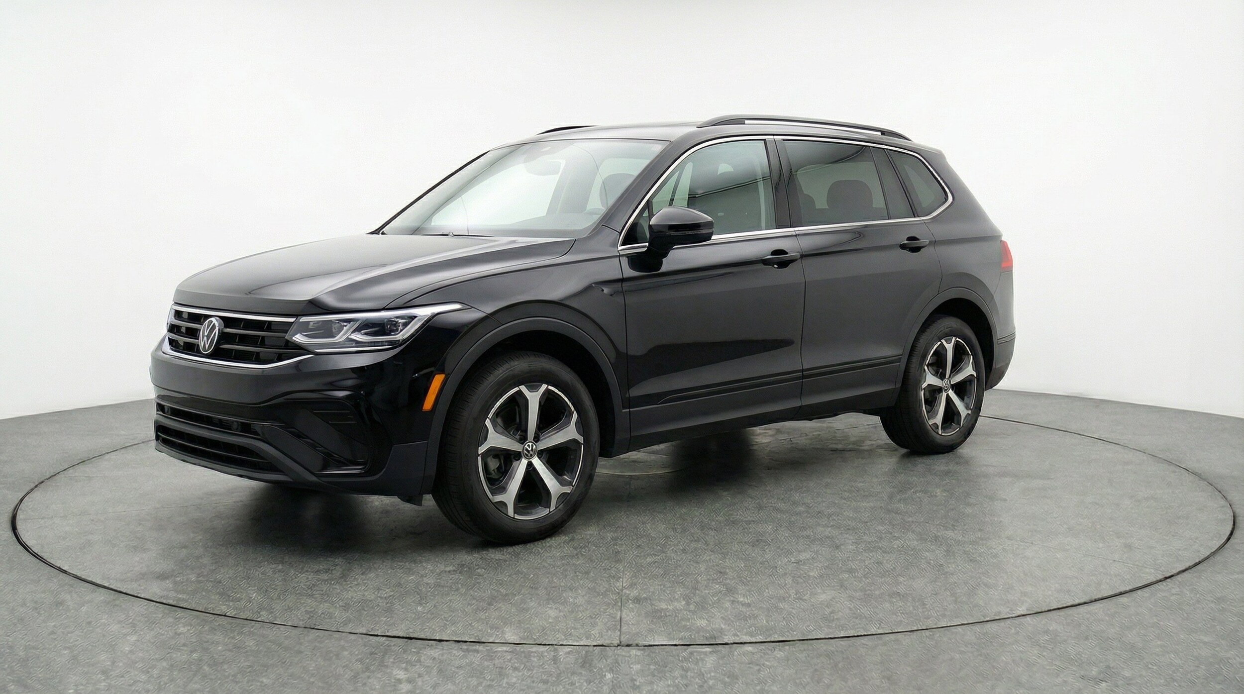 Thumbnail: 2026 Volkswagen Tiguan - 3