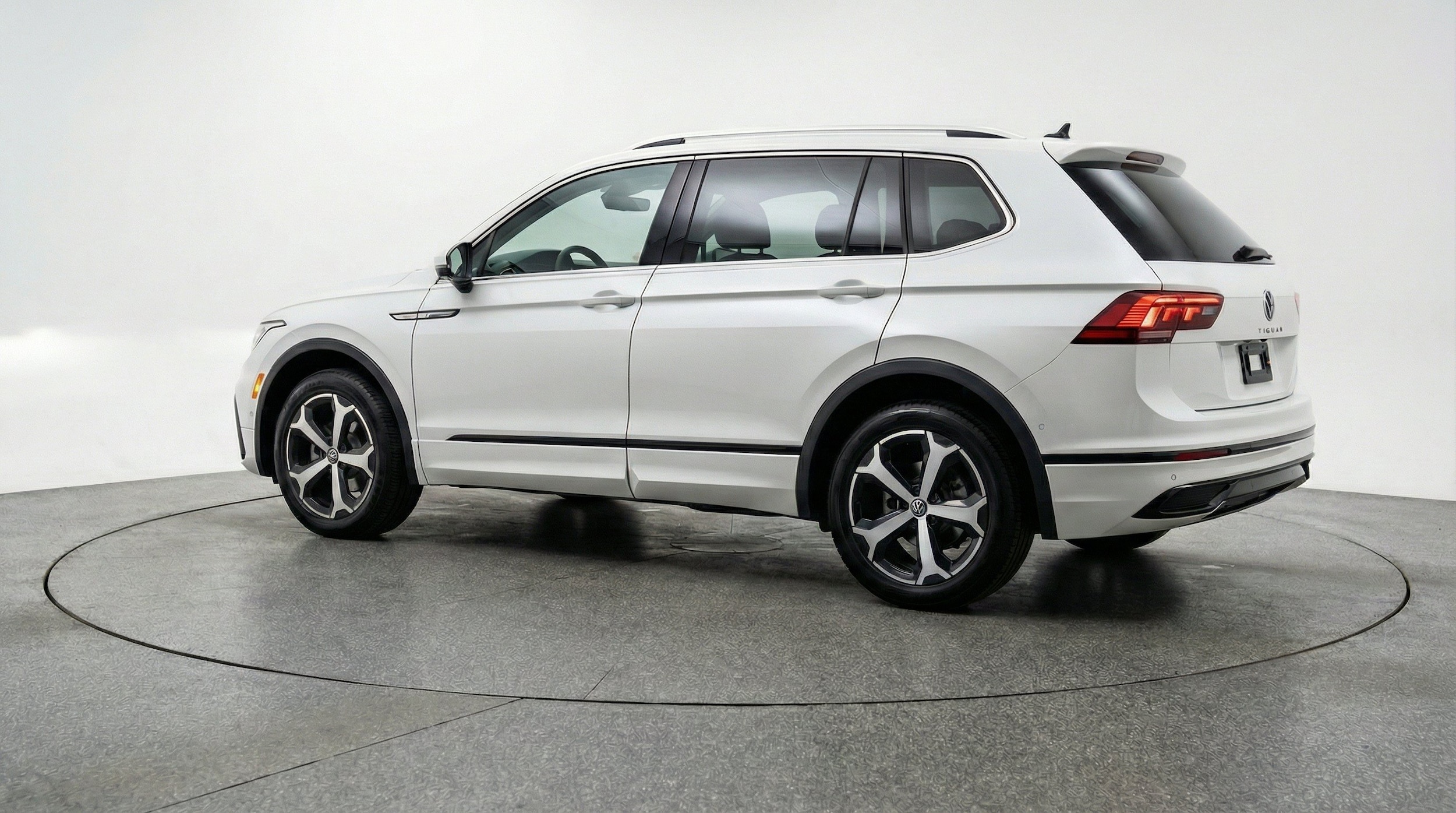 Thumbnail: 2026 Volkswagen Tiguan - 6