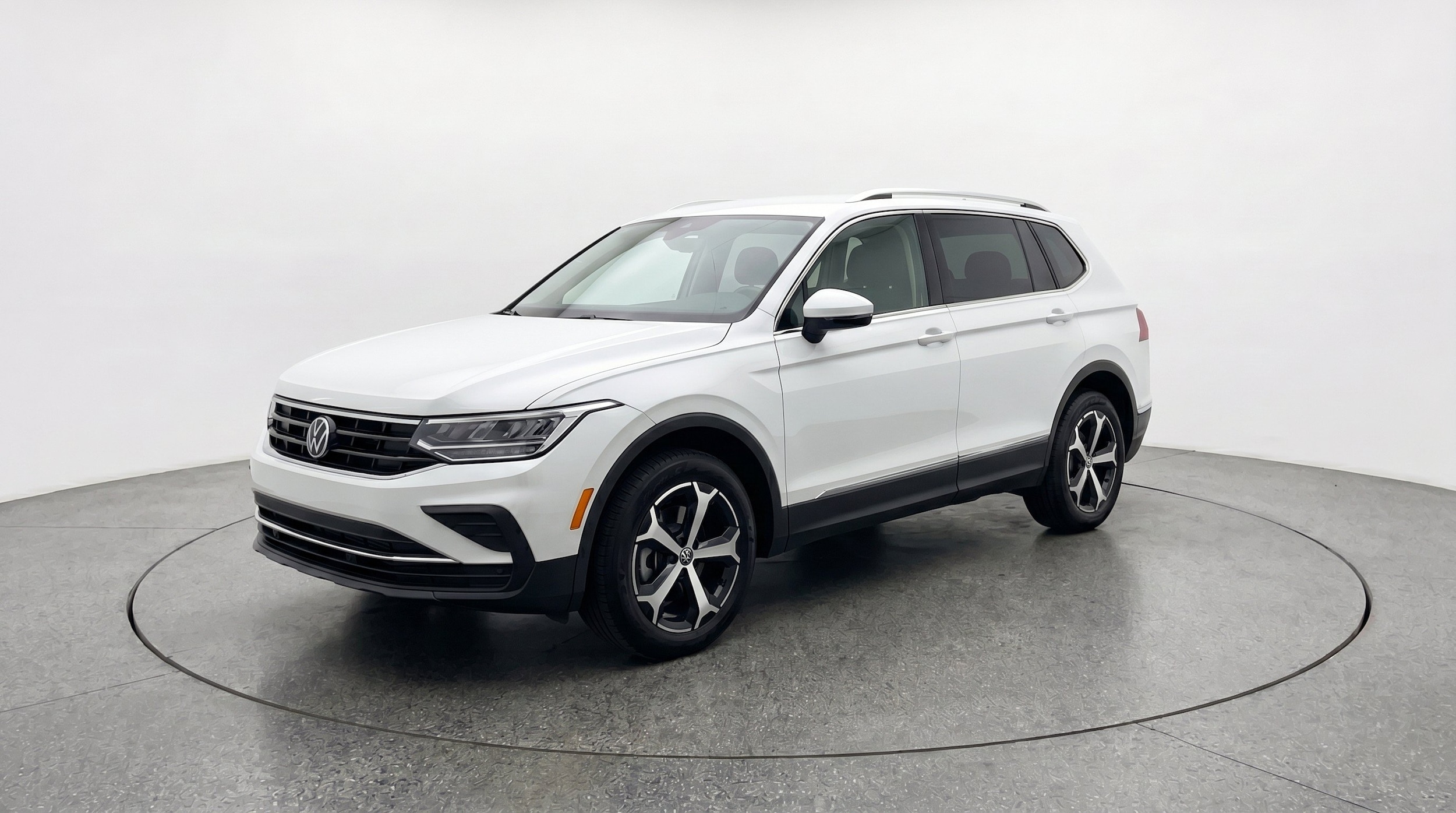 Thumbnail: 2026 Volkswagen Tiguan - 3