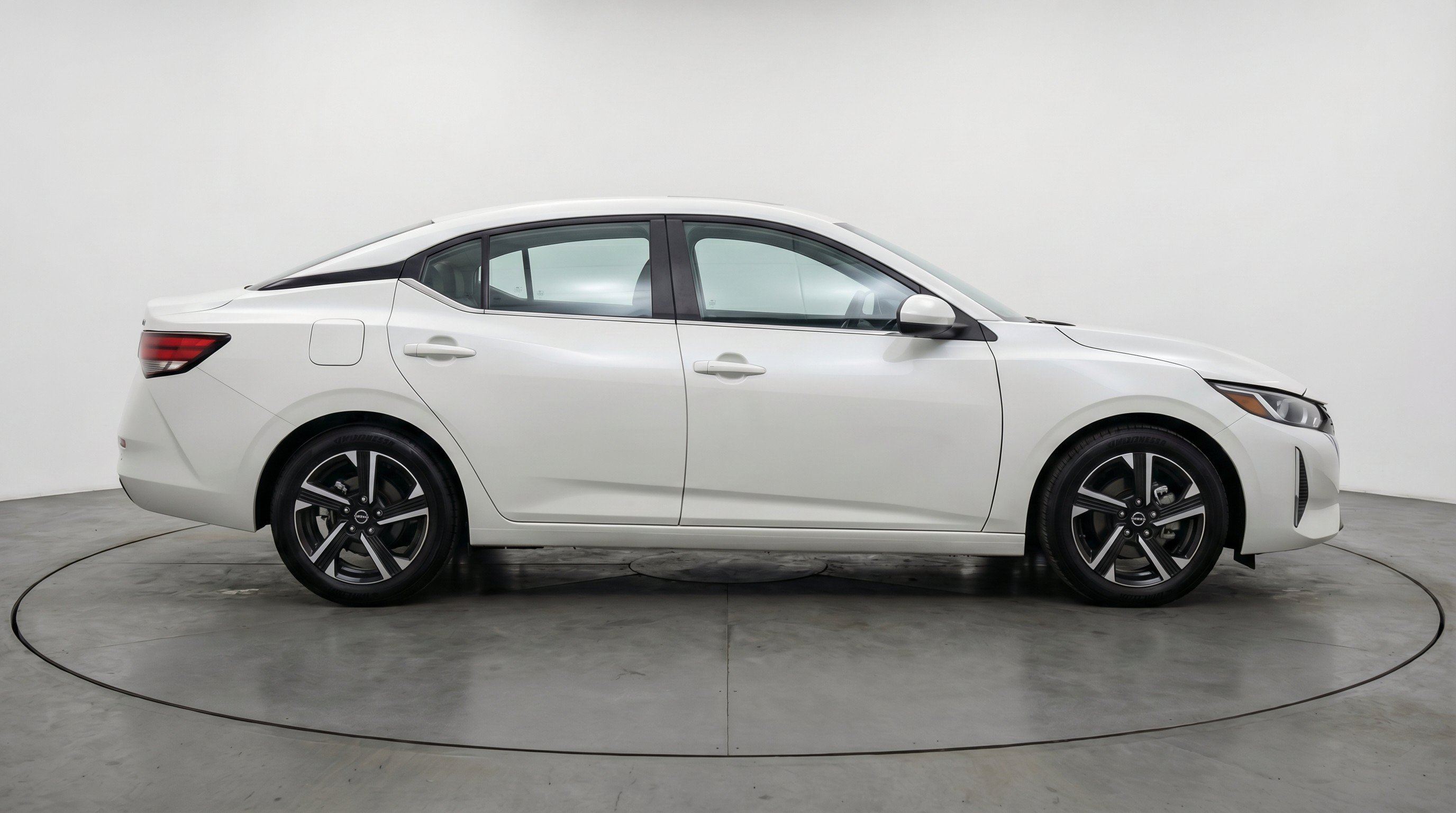 Thumbnail: 2025 Nissan Sentra - 10