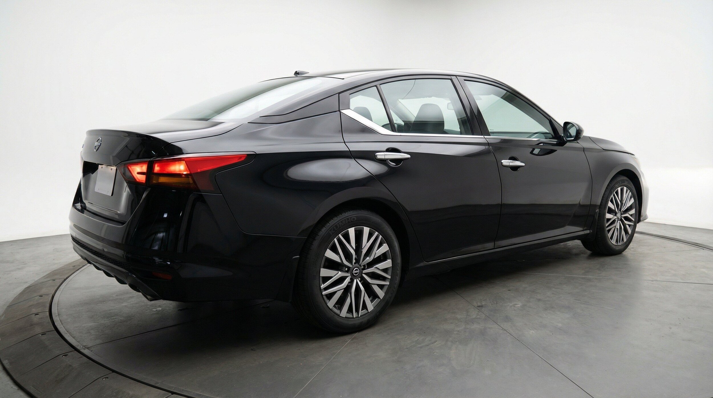 Thumbnail: 2025 Nissan Altima - 9