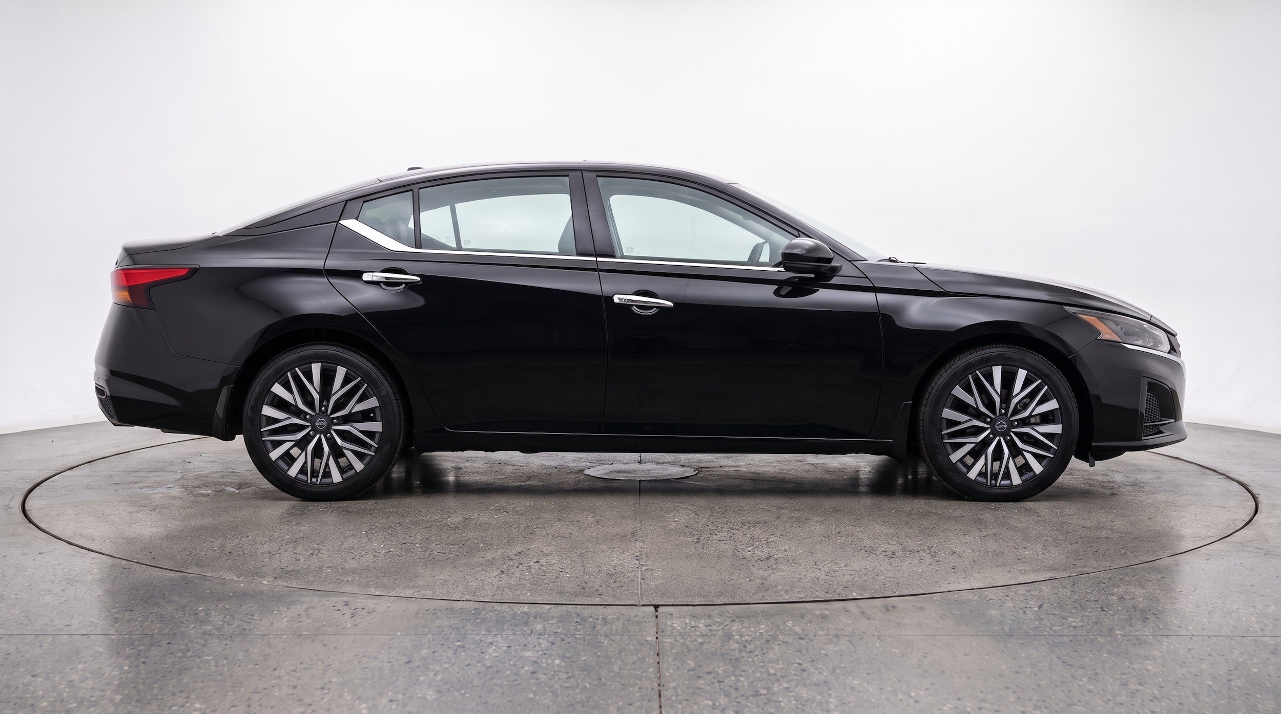 Thumbnail: 2025 Nissan Altima - 10