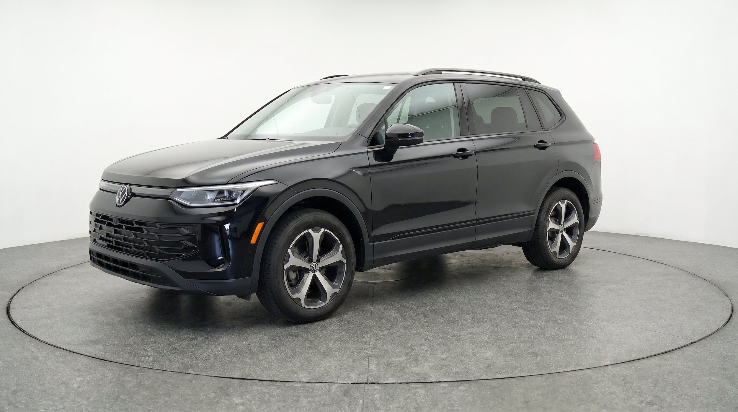 Thumbnail: 2026 Volkswagen Tiguan - 3