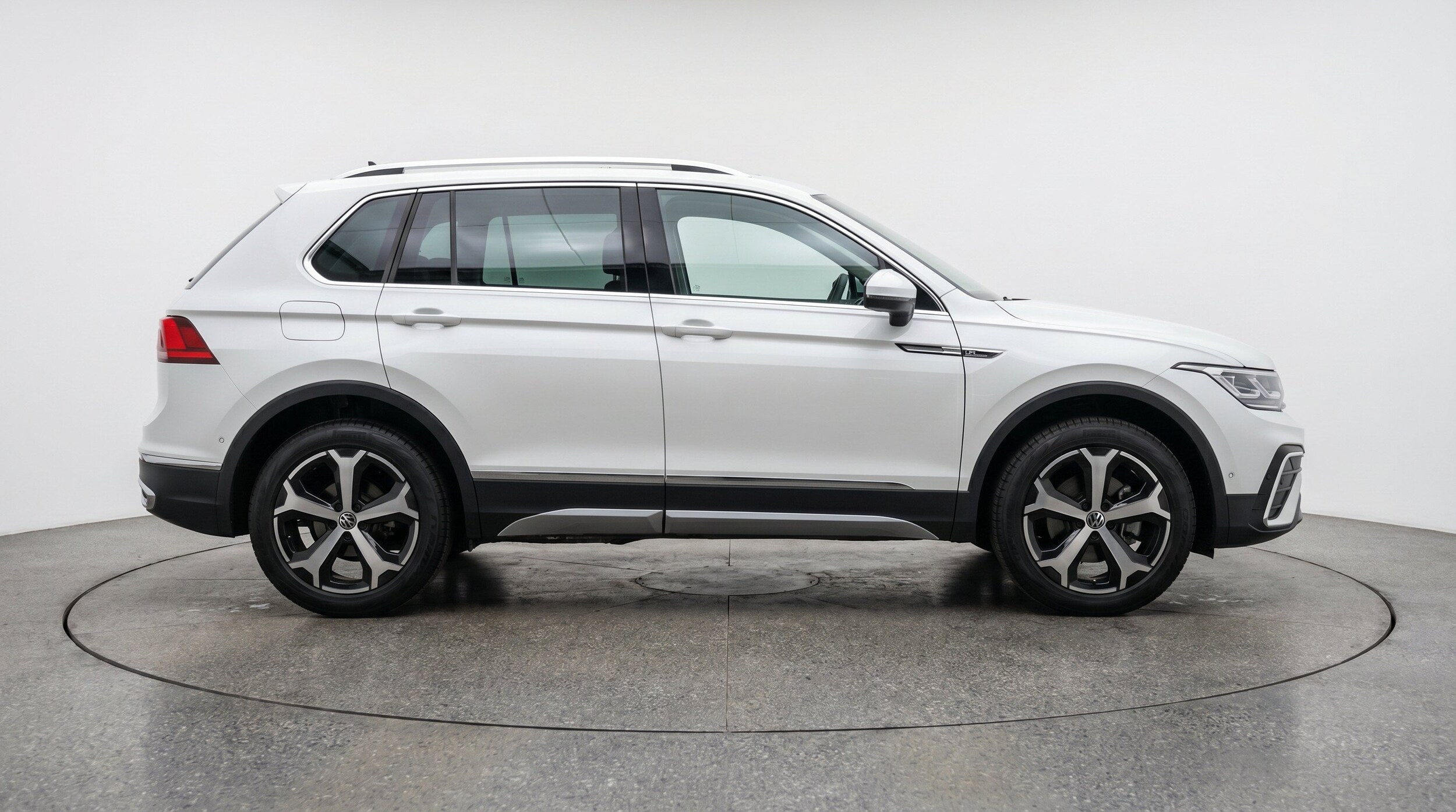 Thumbnail: 2026 Volkswagen Tiguan - 10
