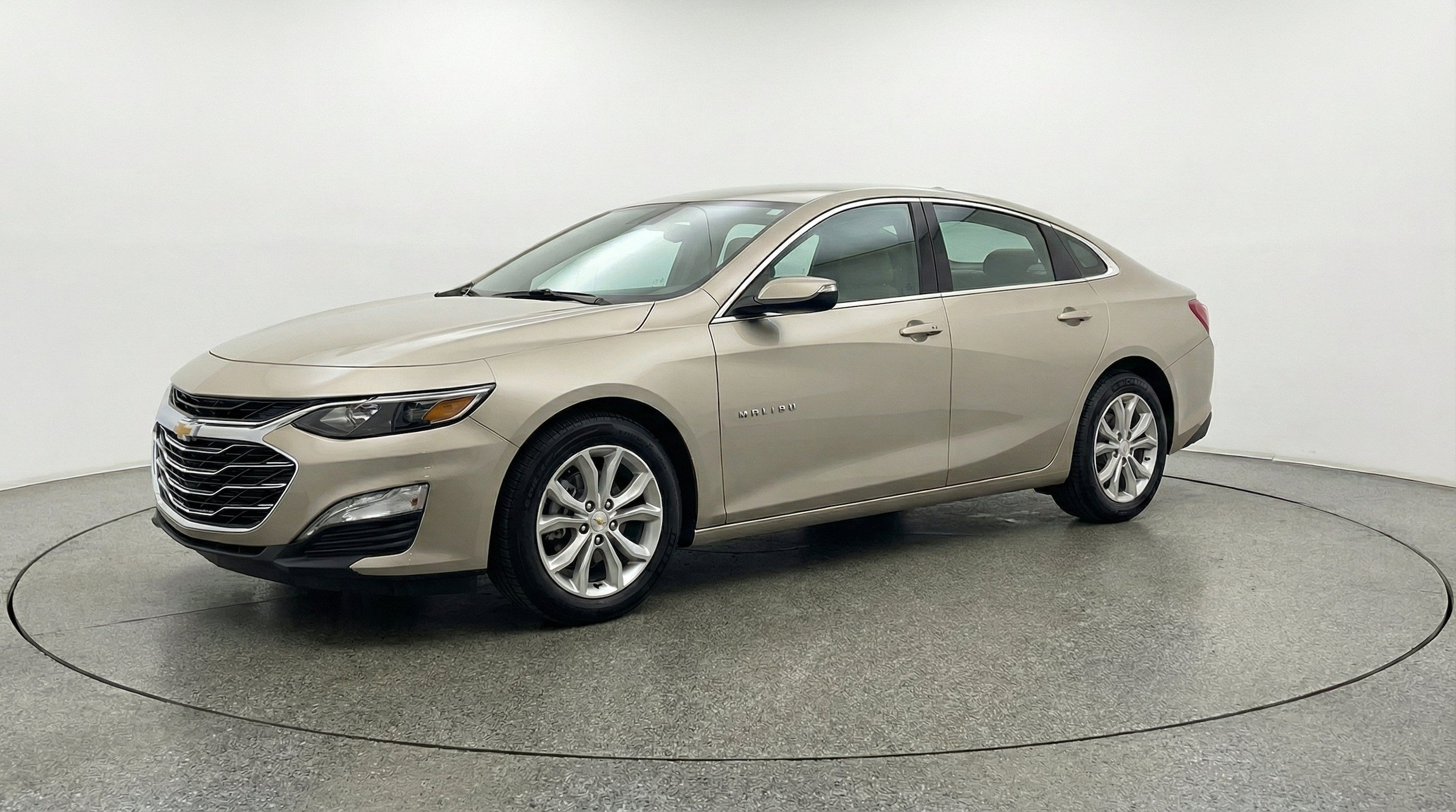Thumbnail: 2023 Chevrolet Malibu - 3