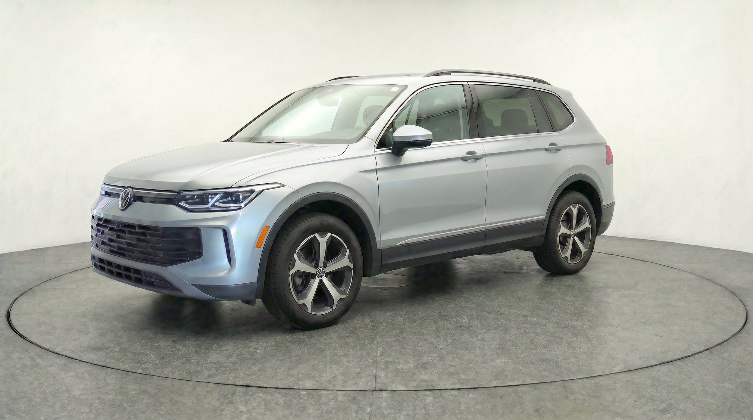 Thumbnail: 2026 Volkswagen Tiguan - 3