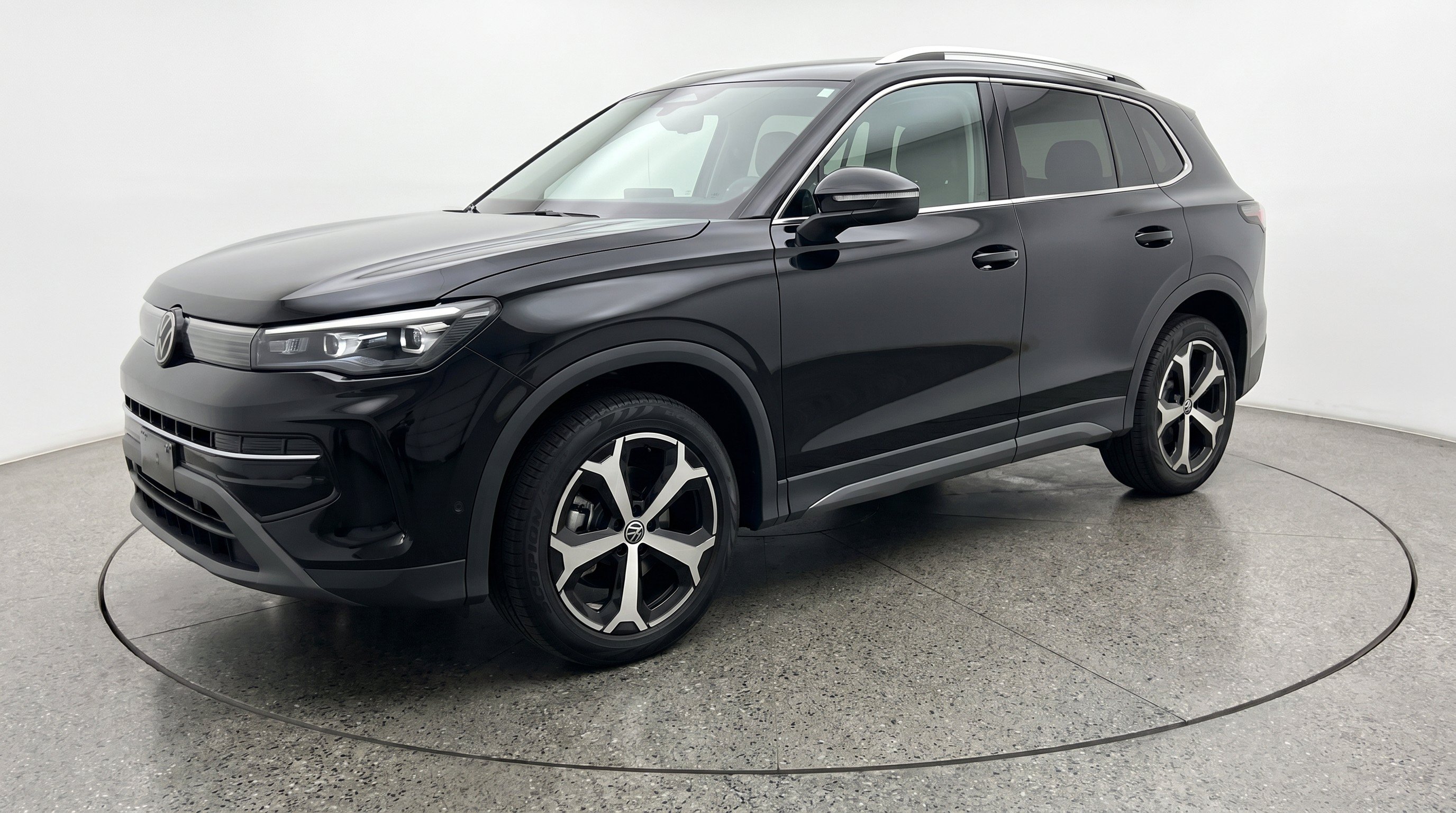 Thumbnail: 2026 Volkswagen Tiguan - 3
