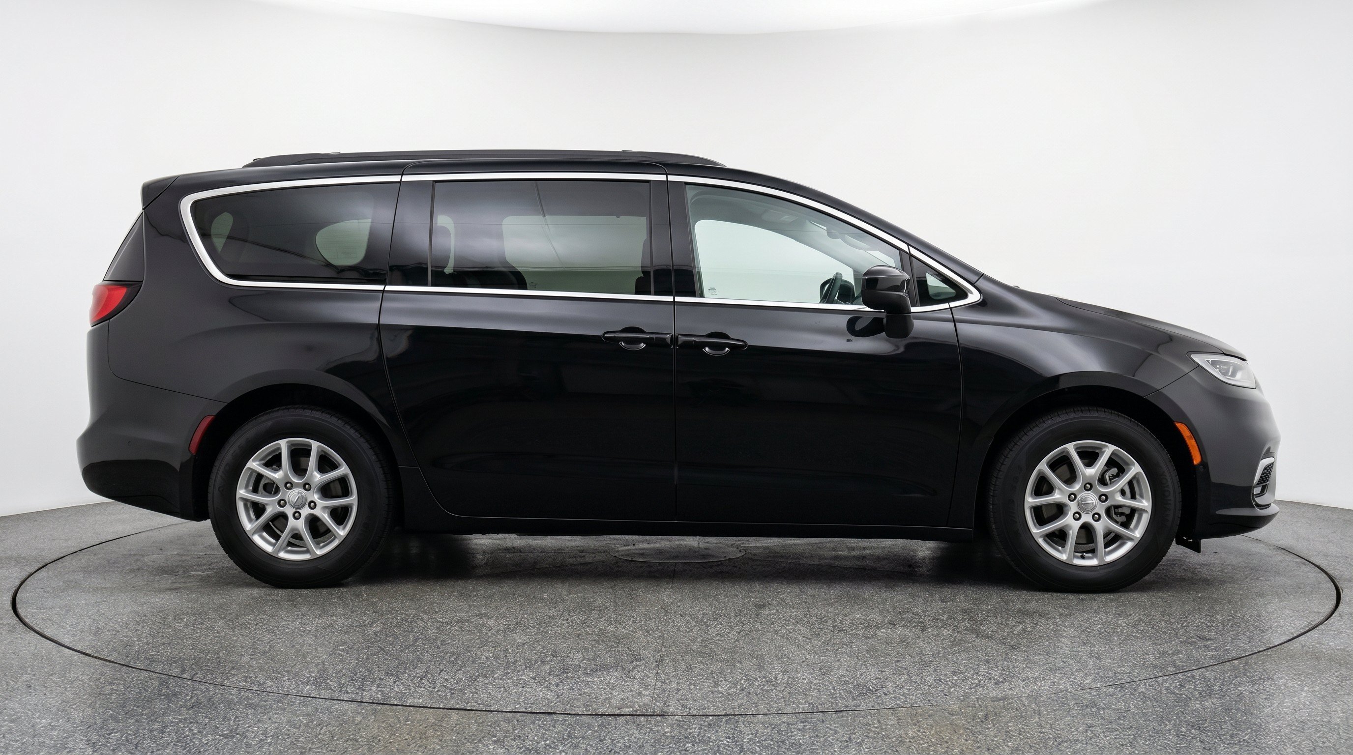Thumbnail: 2024 Chrysler Voyager - 10