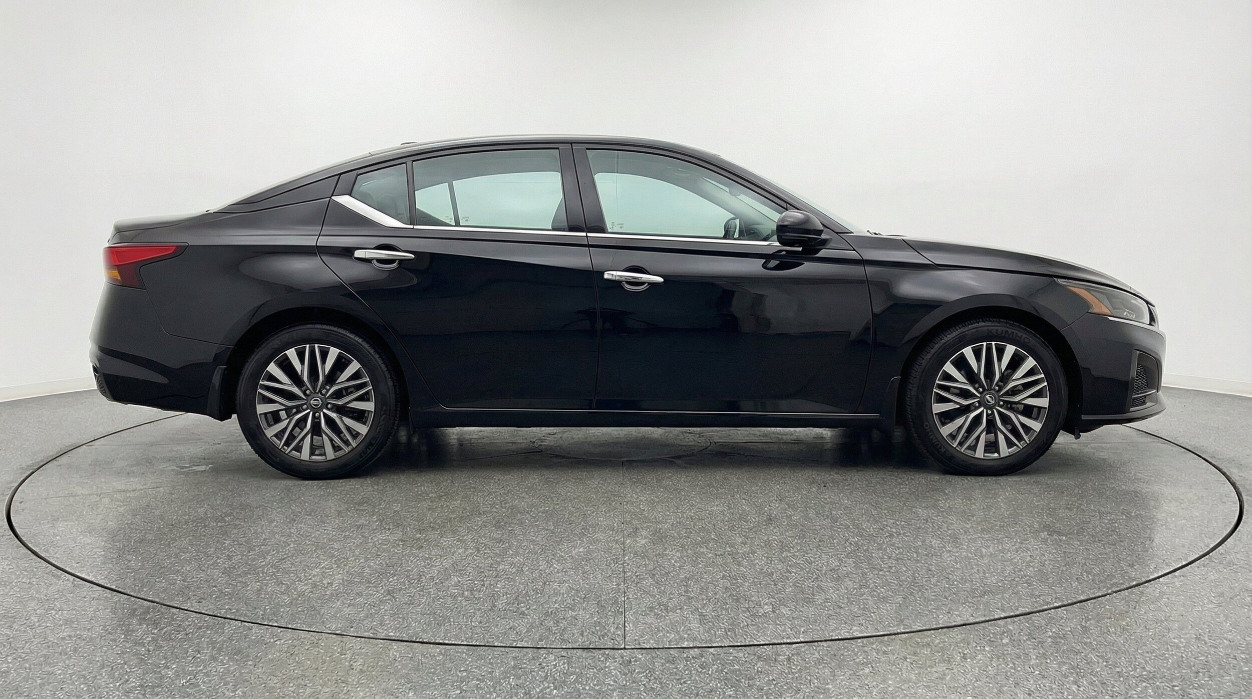 Thumbnail: 2025 Nissan Altima - 10