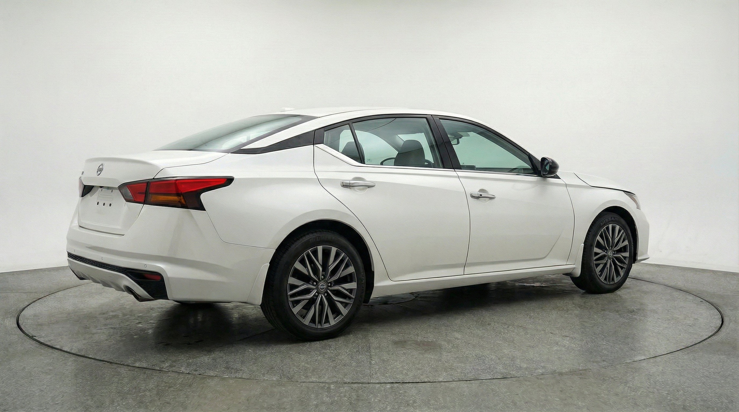 Thumbnail: 2025 Nissan Altima - 9