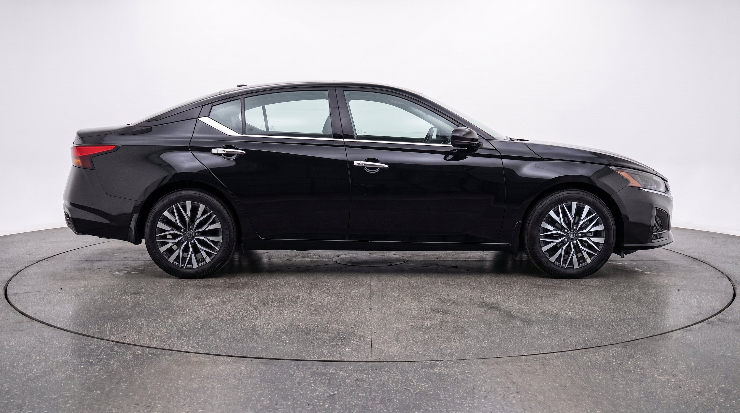 Thumbnail: 2025 Nissan Altima - 10