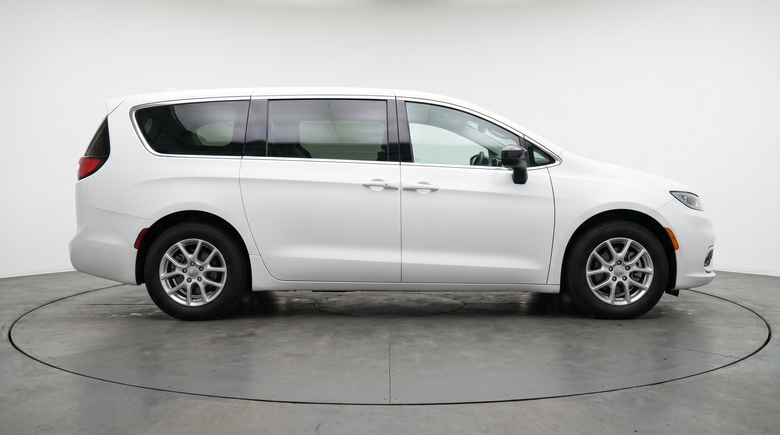 Thumbnail: 2024 Chrysler Voyager - 10