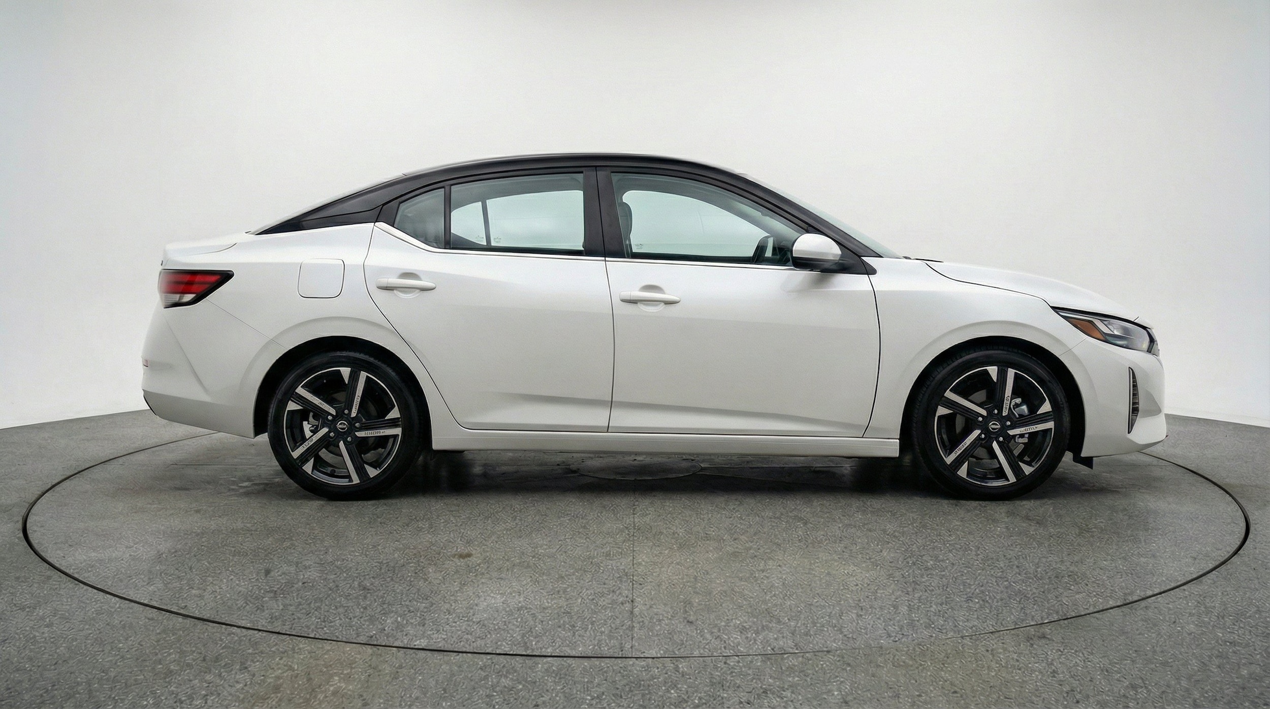 Thumbnail: 2025 Nissan Sentra - 10