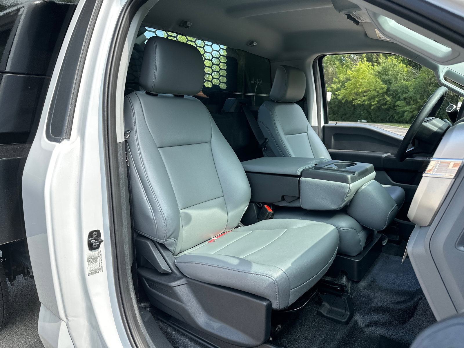 2024 Ford F-450 Super Duty Chassis Cab XL - Photo 27