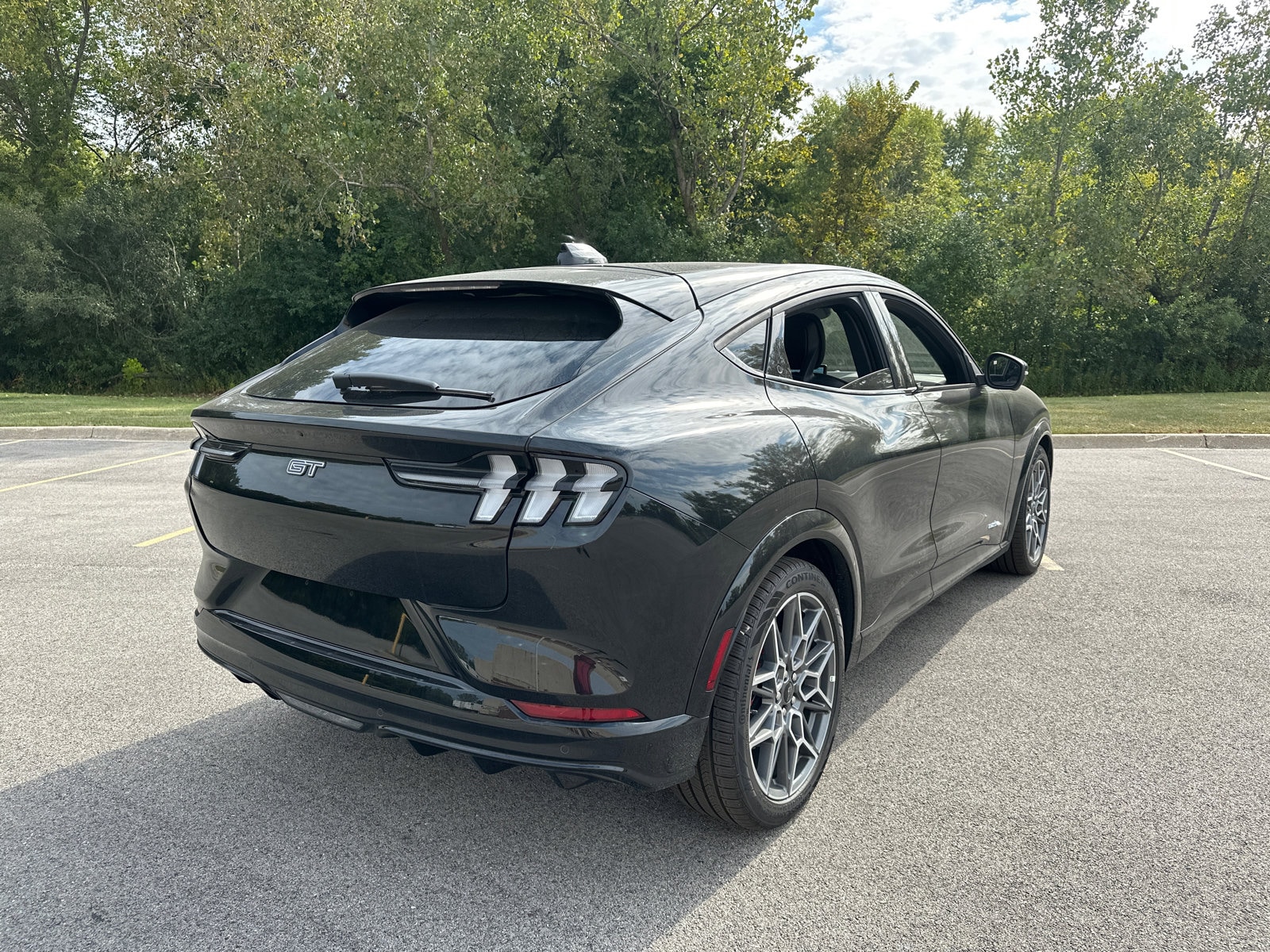 2025 Ford Mustang Mach-E GT - Photo 8