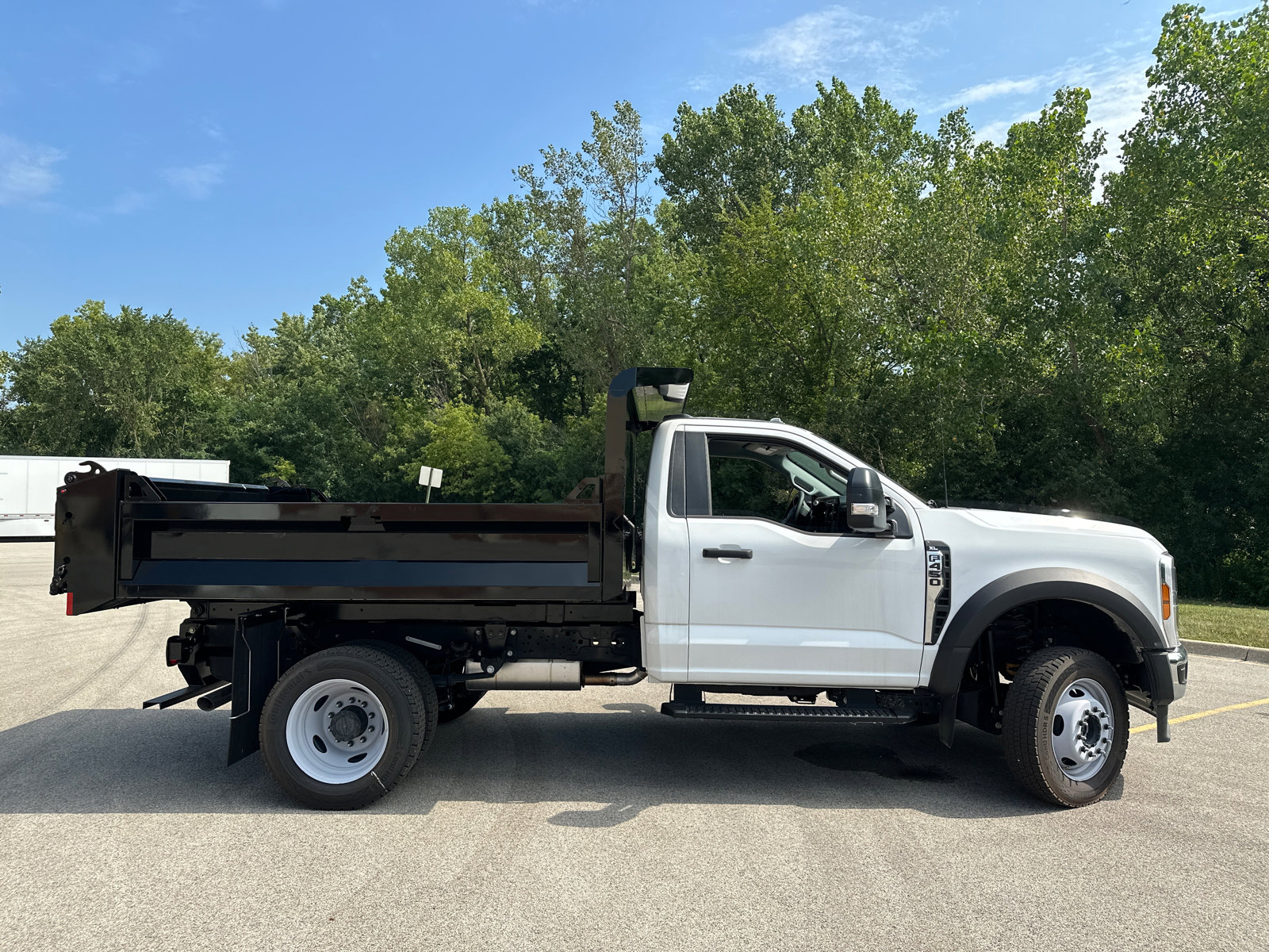2024 Ford F-450 Super Duty Chassis Cab XL - Photo 9