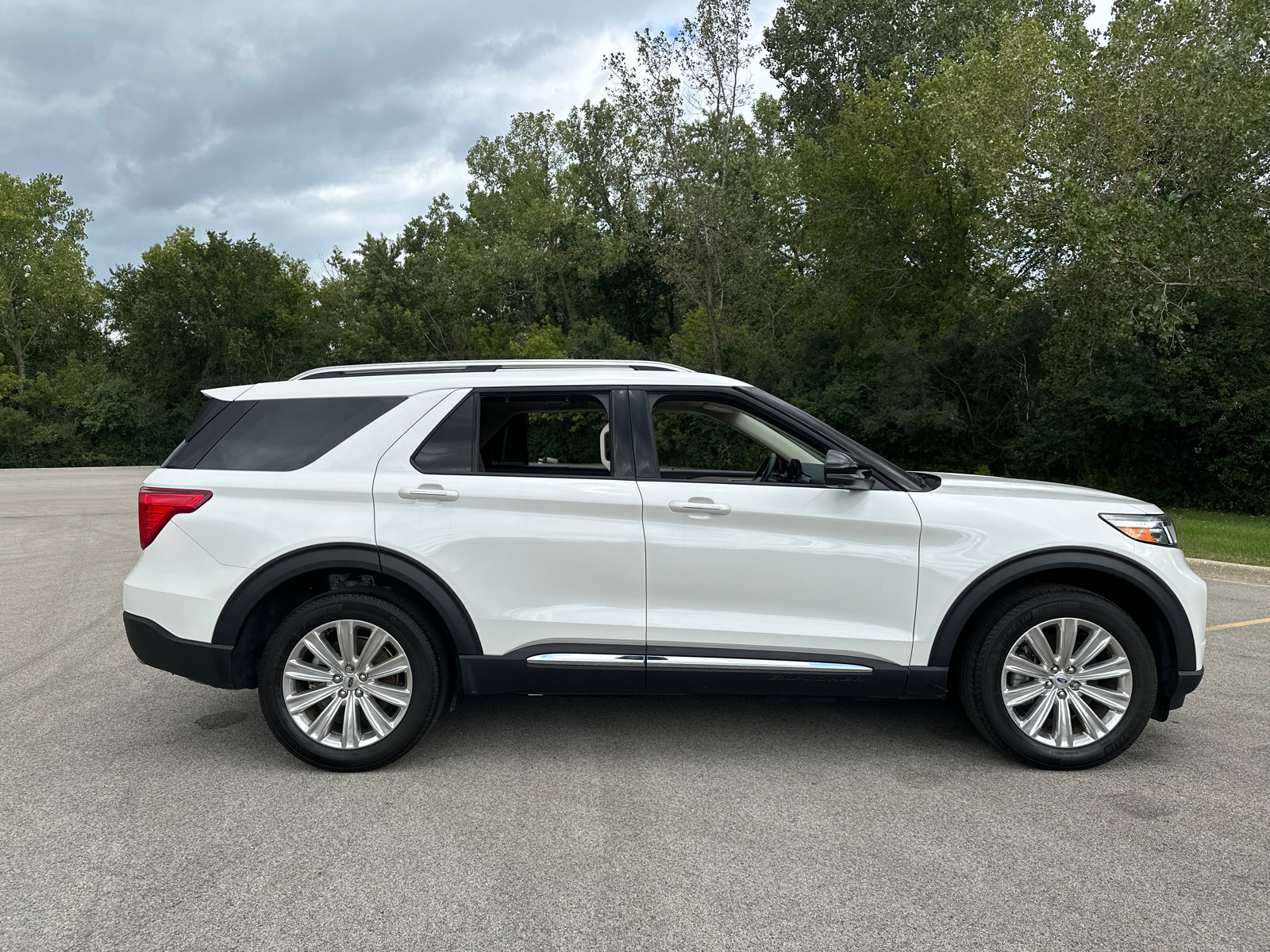 2023 Ford Explorer Limited - Photo 9