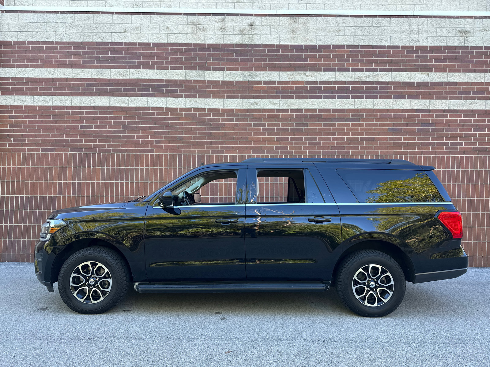 Used 2024 Ford Expedition Max XLT SUV