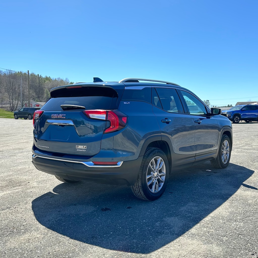 Used 2024 GMC Terrain SLT SUV