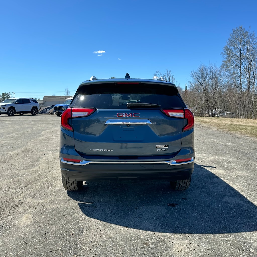 Used 2024 GMC Terrain SLT SUV