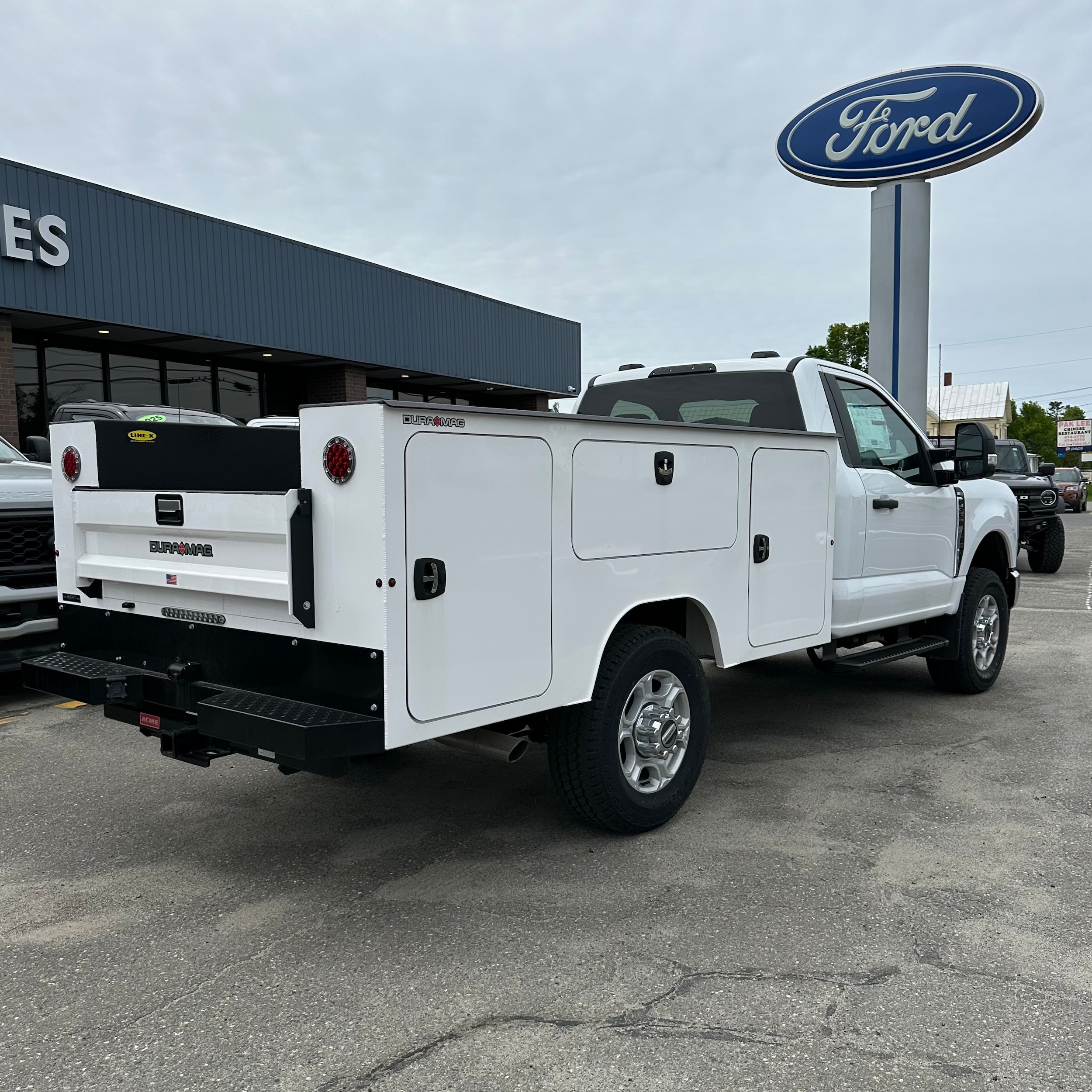 2026 Ford F-350 Super Duty Chassis Cab XLT - Photo 7