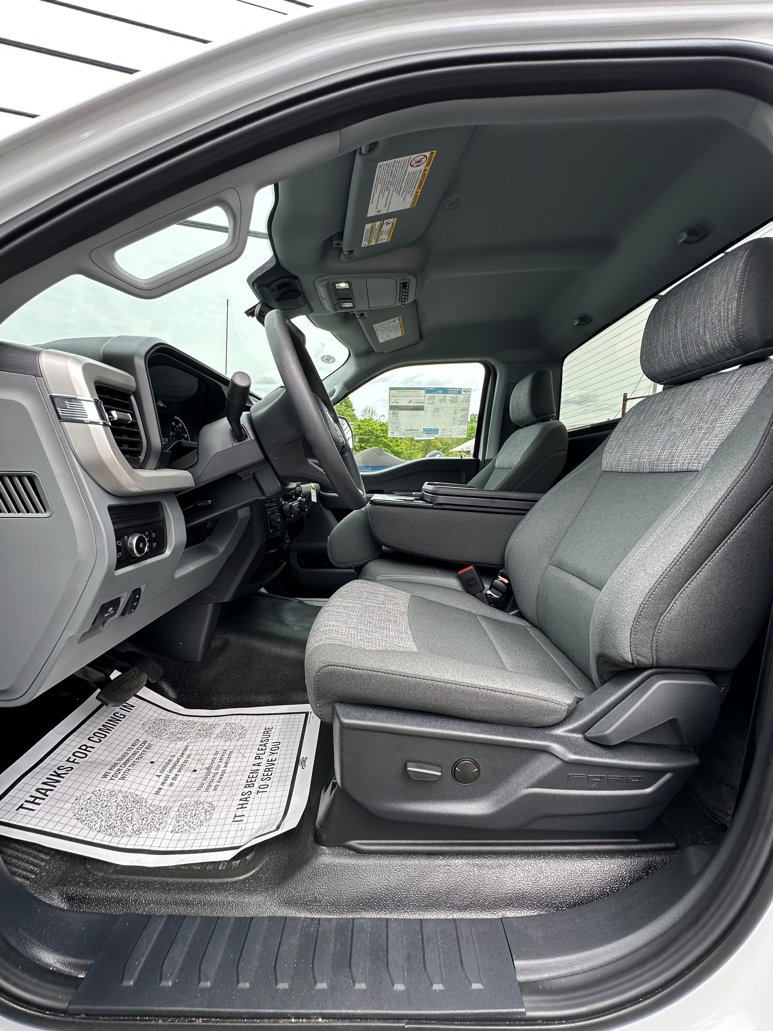 2026 Ford F-350 Super Duty Chassis Cab XLT - Photo 9