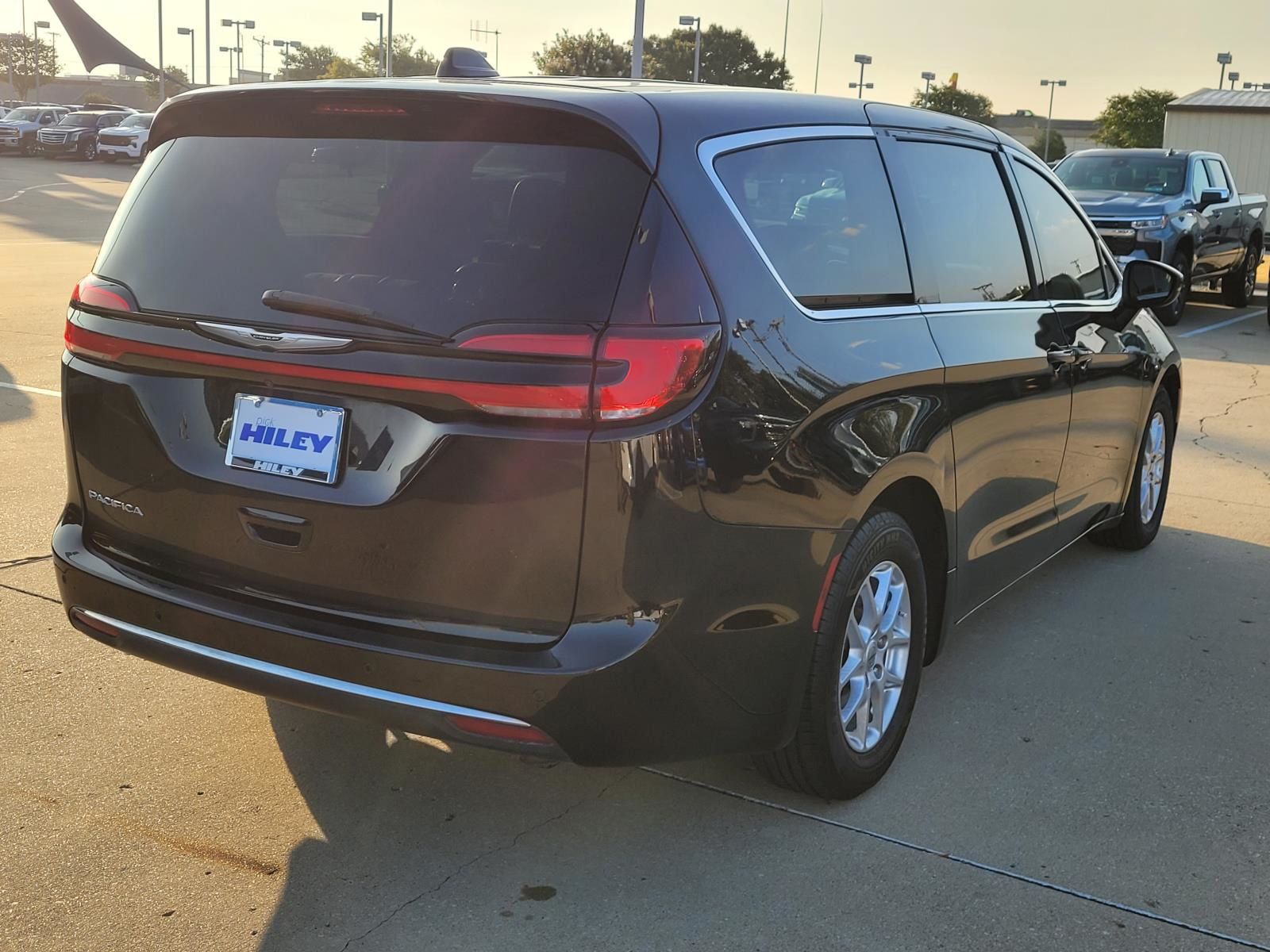 Used 2023 Chrysler Pacifica Touring L Minivan/Van