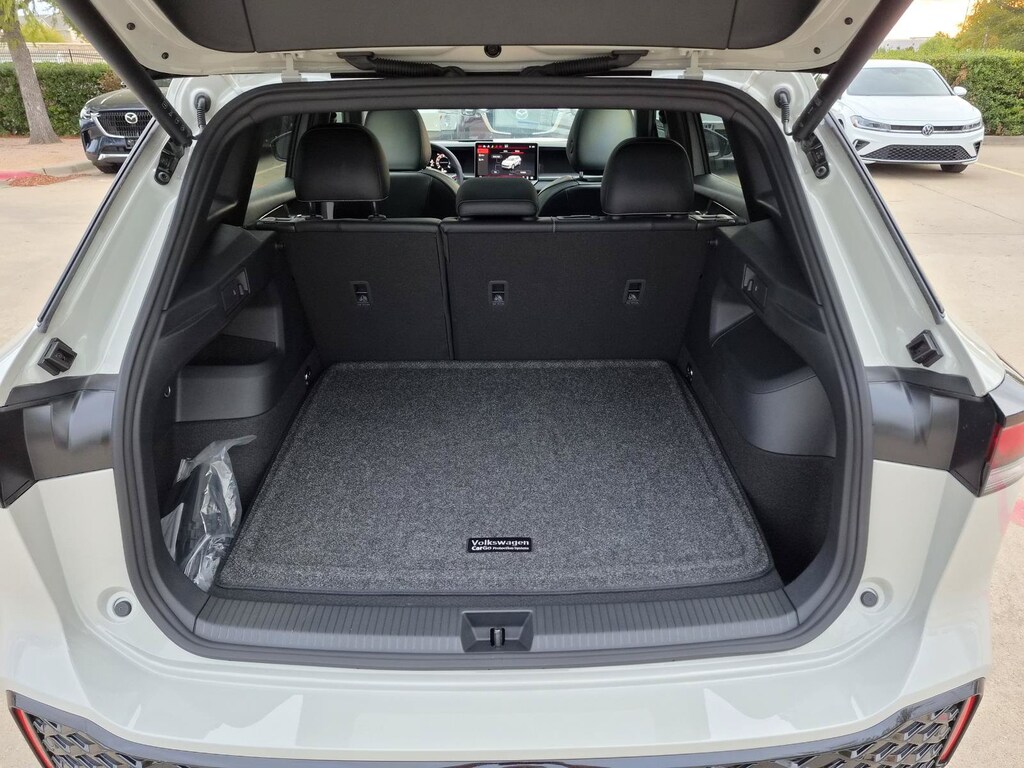 New 2026 Volkswagen Tiguan SE R-Line Black SUV