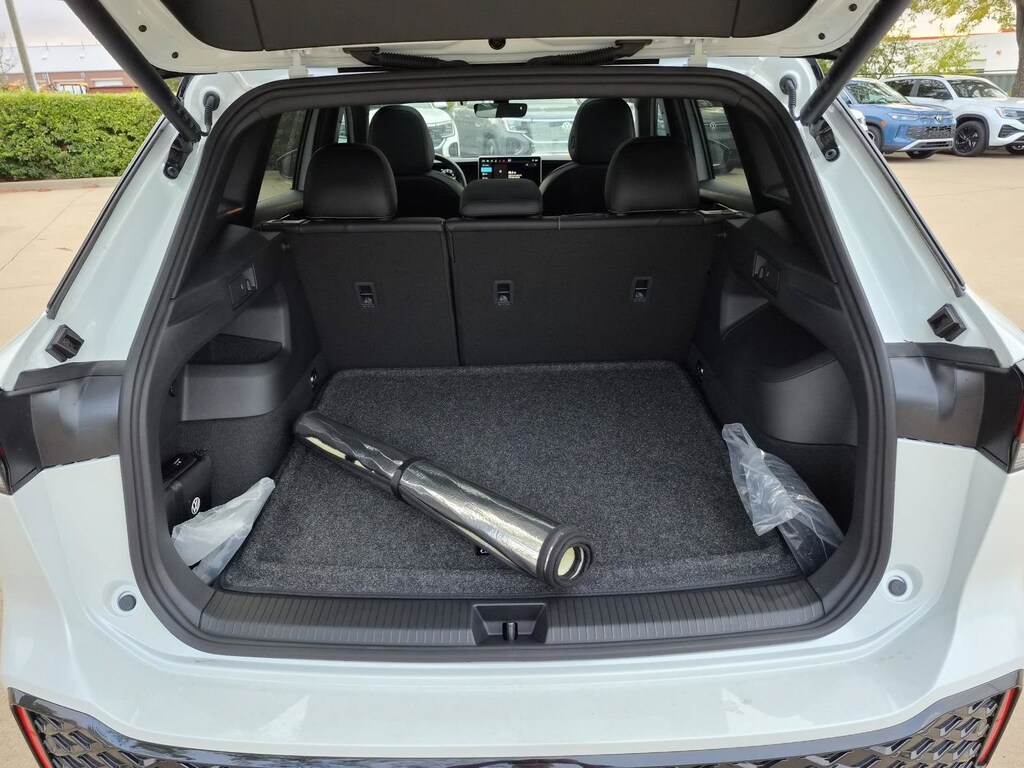 New 2026 Volkswagen Tiguan SE R-Line Black SUV