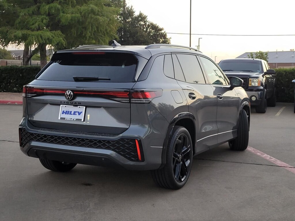 New 2026 Volkswagen Tiguan SE R-Line Black SUV