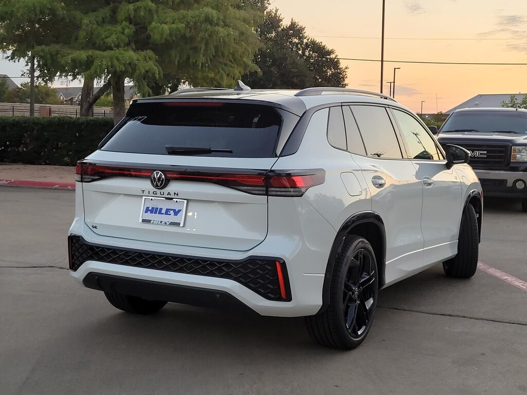 New 2026 Volkswagen Tiguan SE R-Line Black SUV