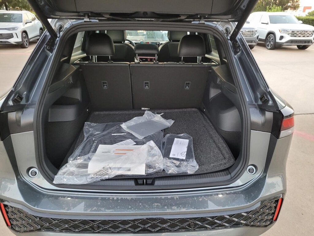 New 2026 Volkswagen Tiguan SE R-Line Black SUV