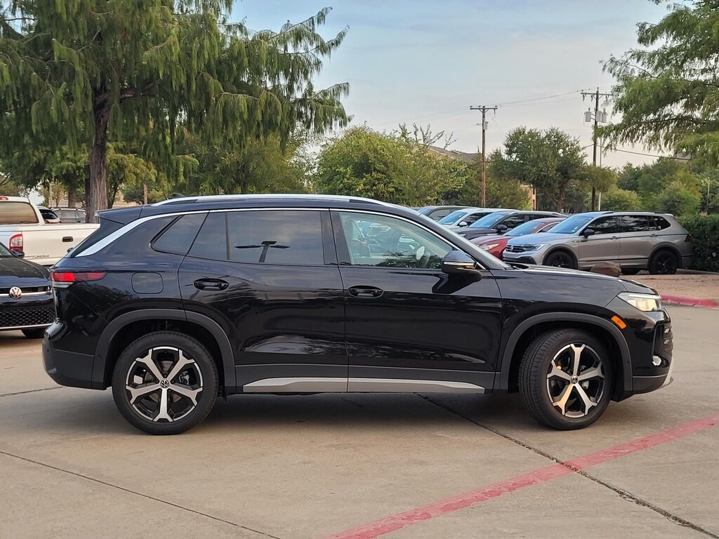 New 2026 Volkswagen Tiguan SE SUV