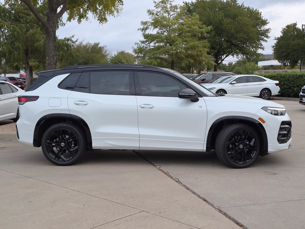 New 2026 Volkswagen Tiguan SE R-Line Black SUV