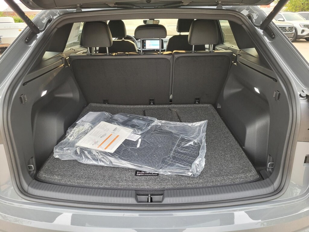 New 2026 Volkswagen Atlas Cross Sport SE w/Technology SUV