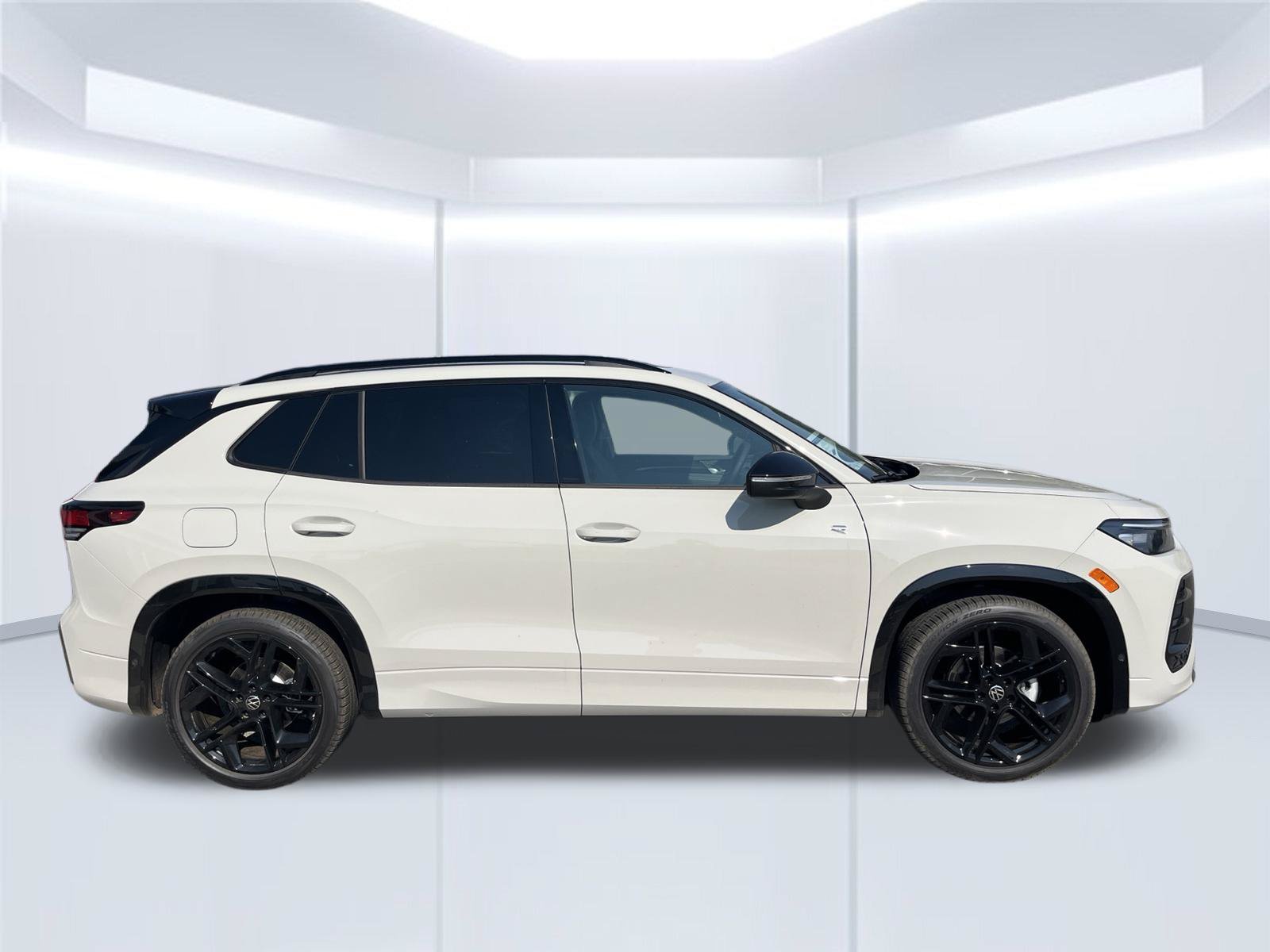 New 2026 Volkswagen Tiguan SE R-Line Black SUV