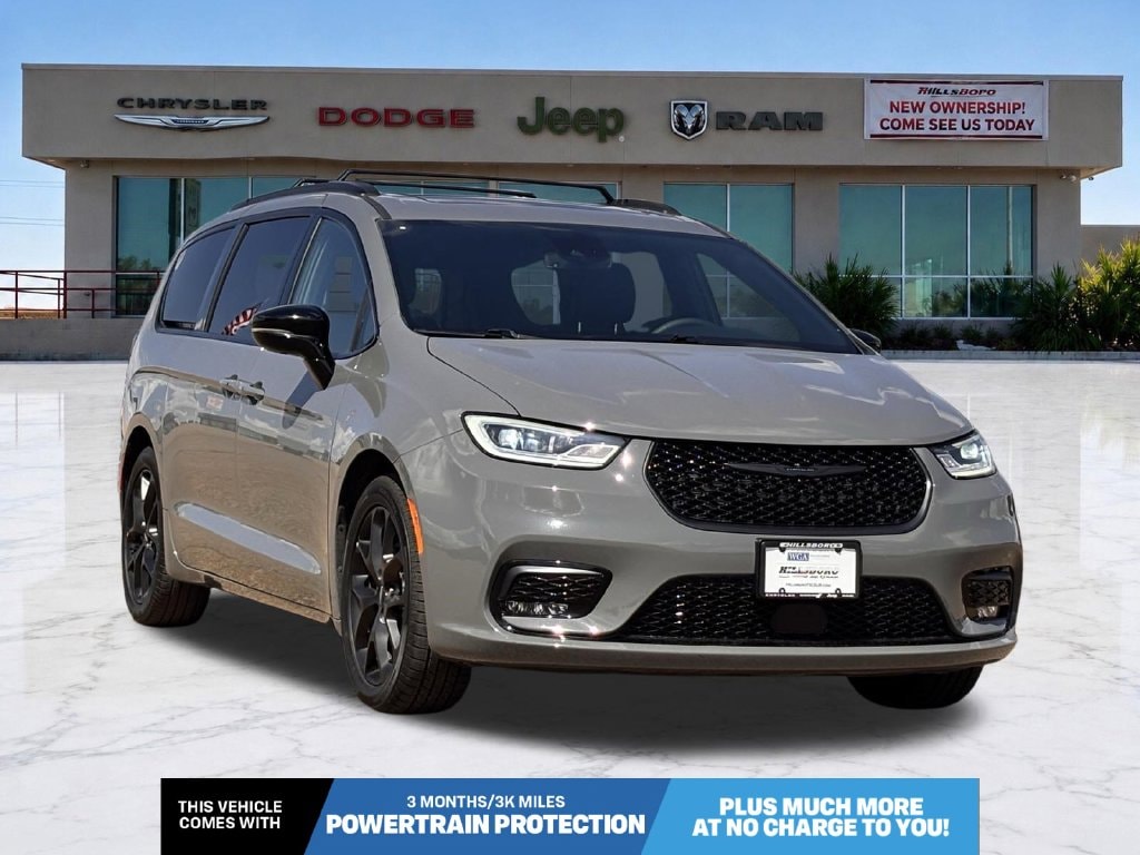 Used 2025 Chrysler Pacifica Limited Van Passenger Van