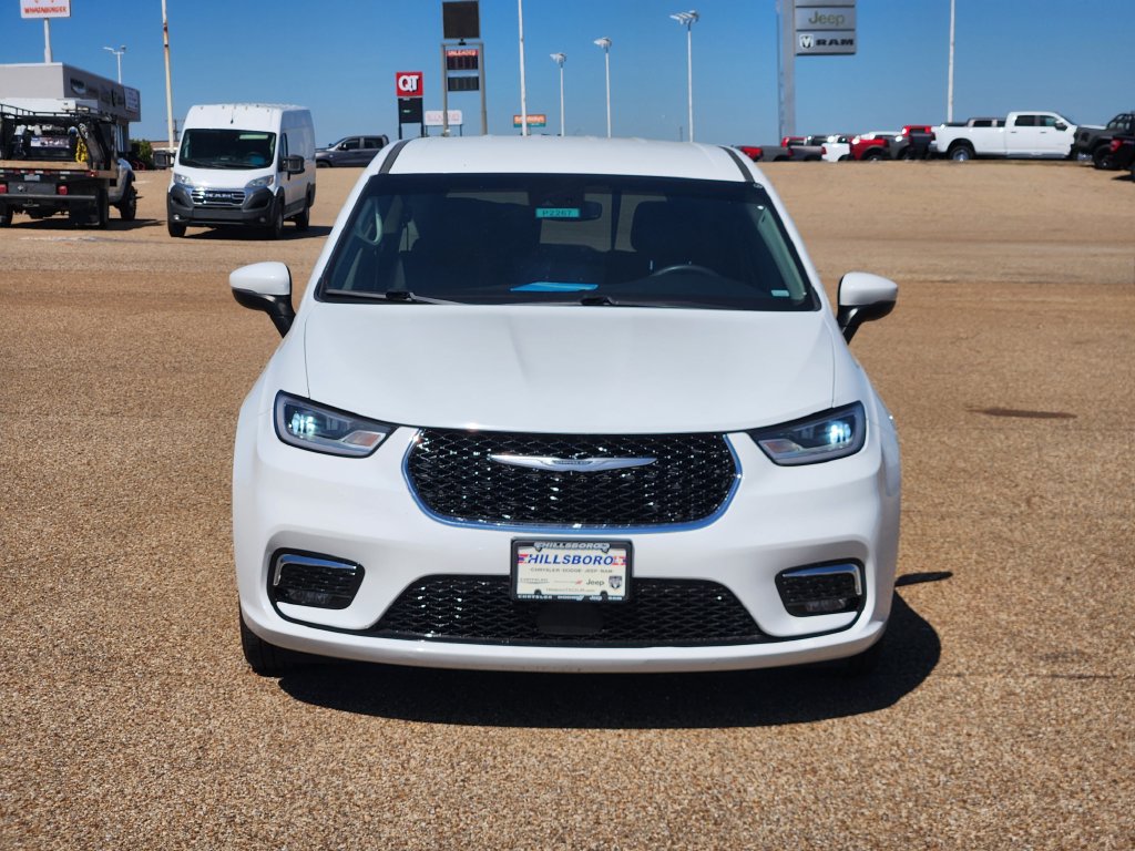 Used 2023 Chrysler Pacifica Hybrid Touring L Minivan/Van
