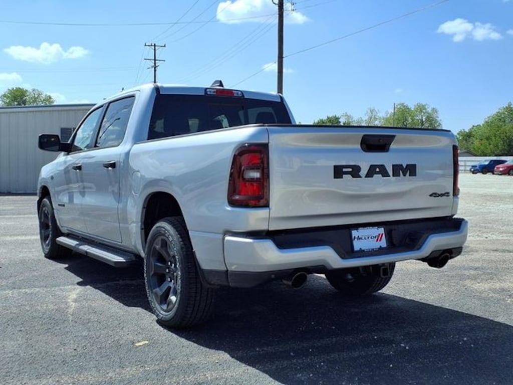 New 2027 Ram 1500 EXPRESS CREW CAB 4X4 5'7 BOX Pickup