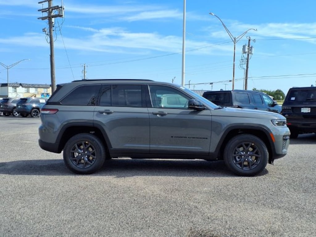 New 2027 Jeep Grand Cherokee LAREDO ALTITUDE 4X4 Sport Utility