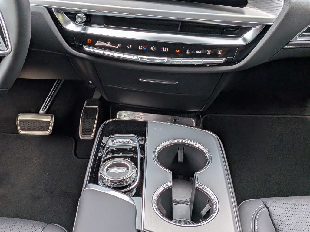 2027 Cadillac LYRIQ Luxury - Photo 21