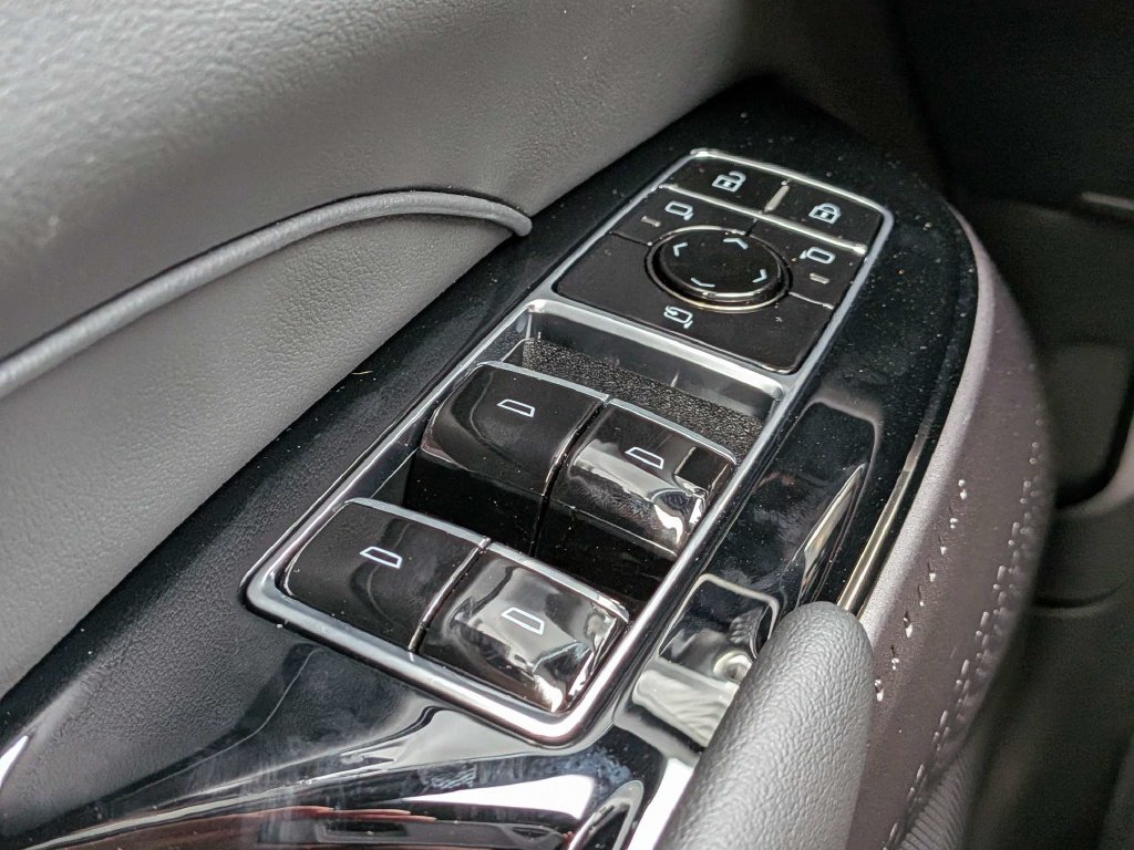2027 Cadillac LYRIQ Luxury - Photo 28