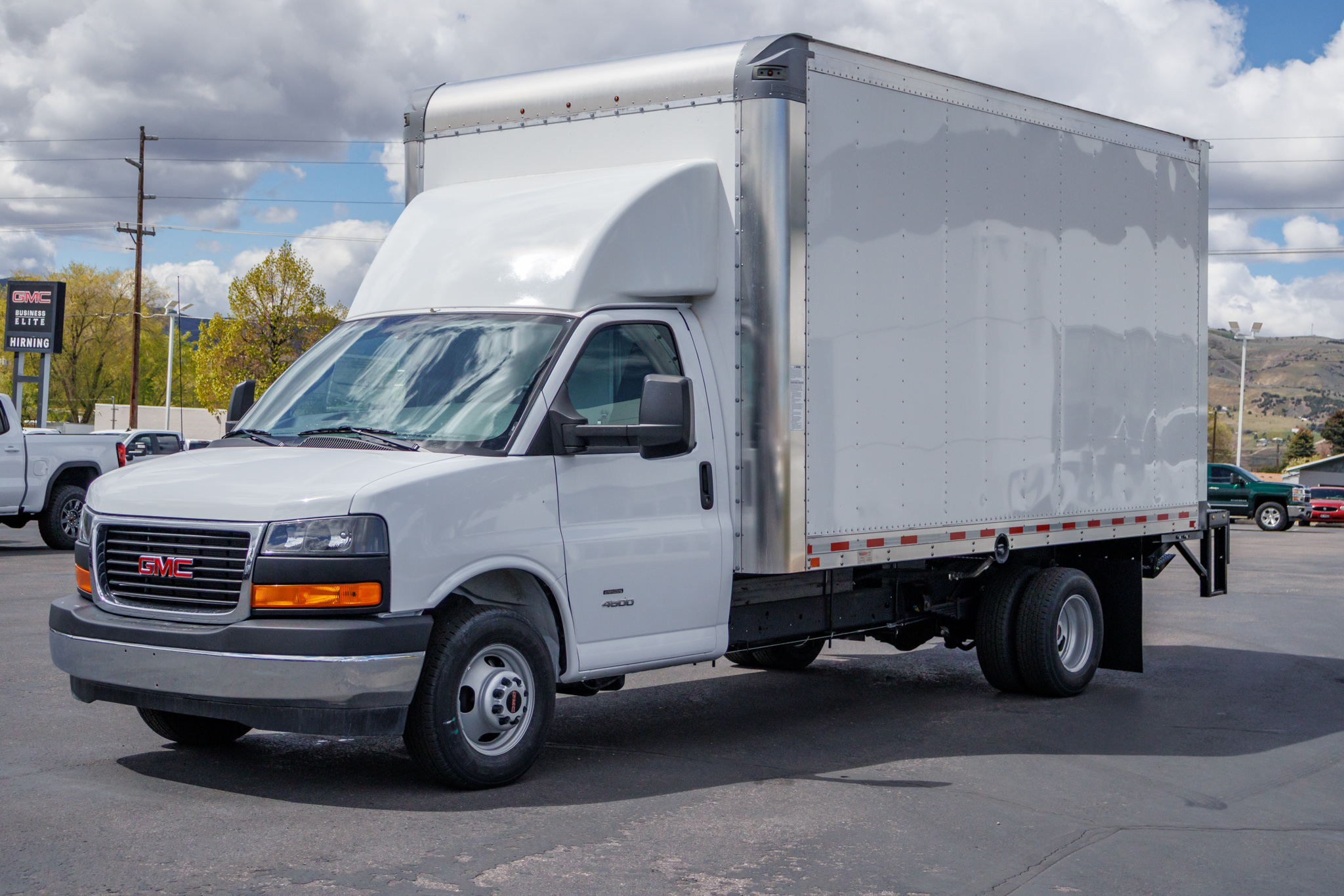 2025 GMC Savana Cutaway 4500 2WT Cutaway Van