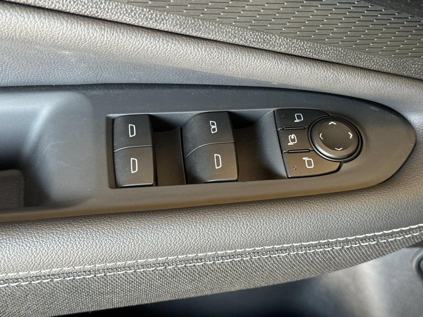 2026 Chevrolet Blazer EV LT - Photo 12