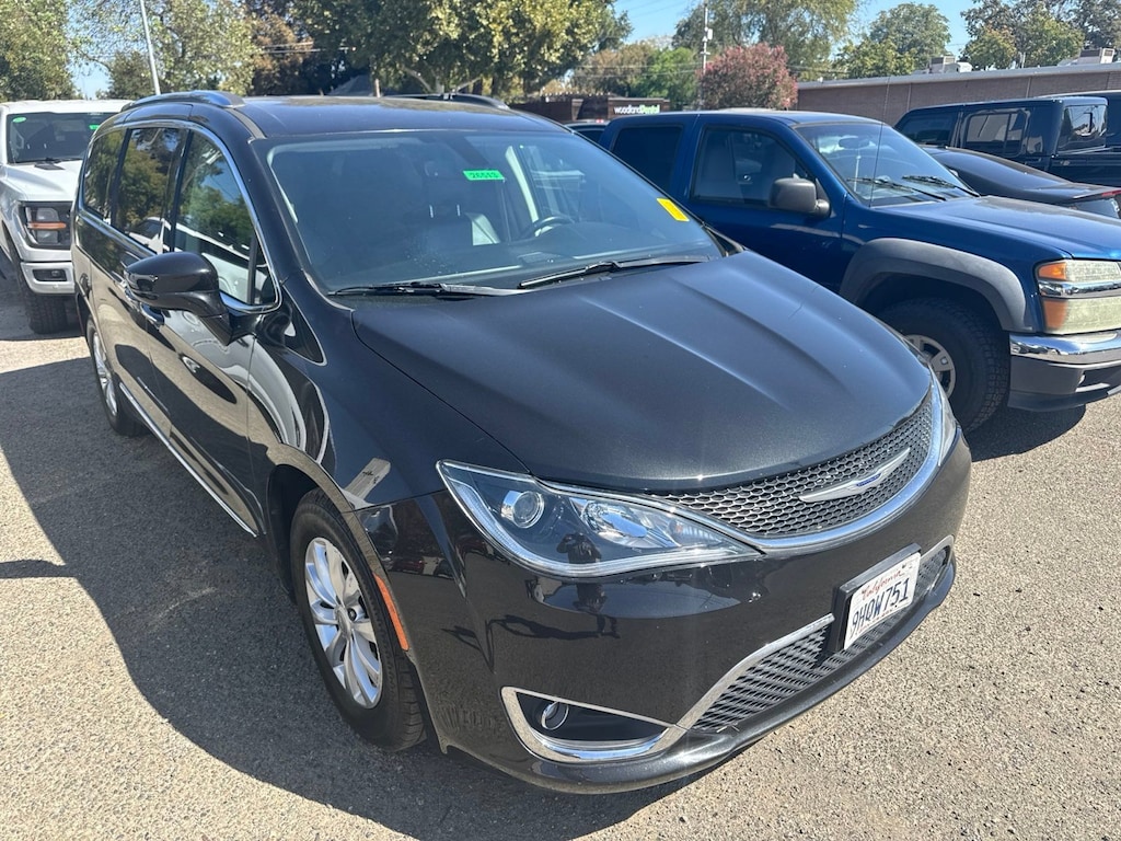 Certified 2019 Chrysler Pacifica Touring L Minivan/Van