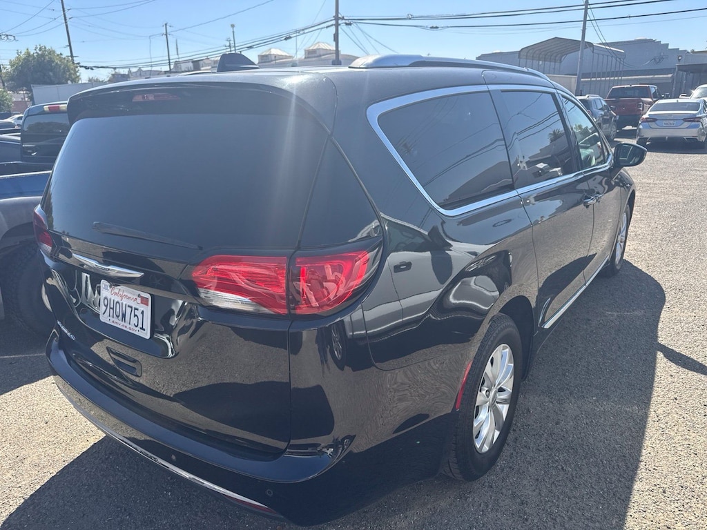 Certified 2019 Chrysler Pacifica Touring L Minivan/Van