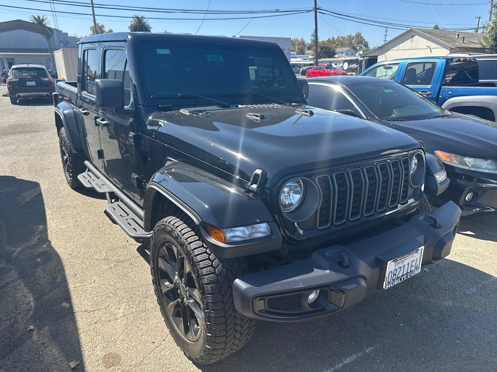 Certified 2025 Jeep Gladiator Nighthawk Truck