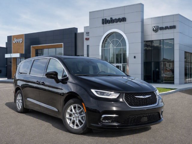2025 Chrysler Pacifica Select Minivan/Van