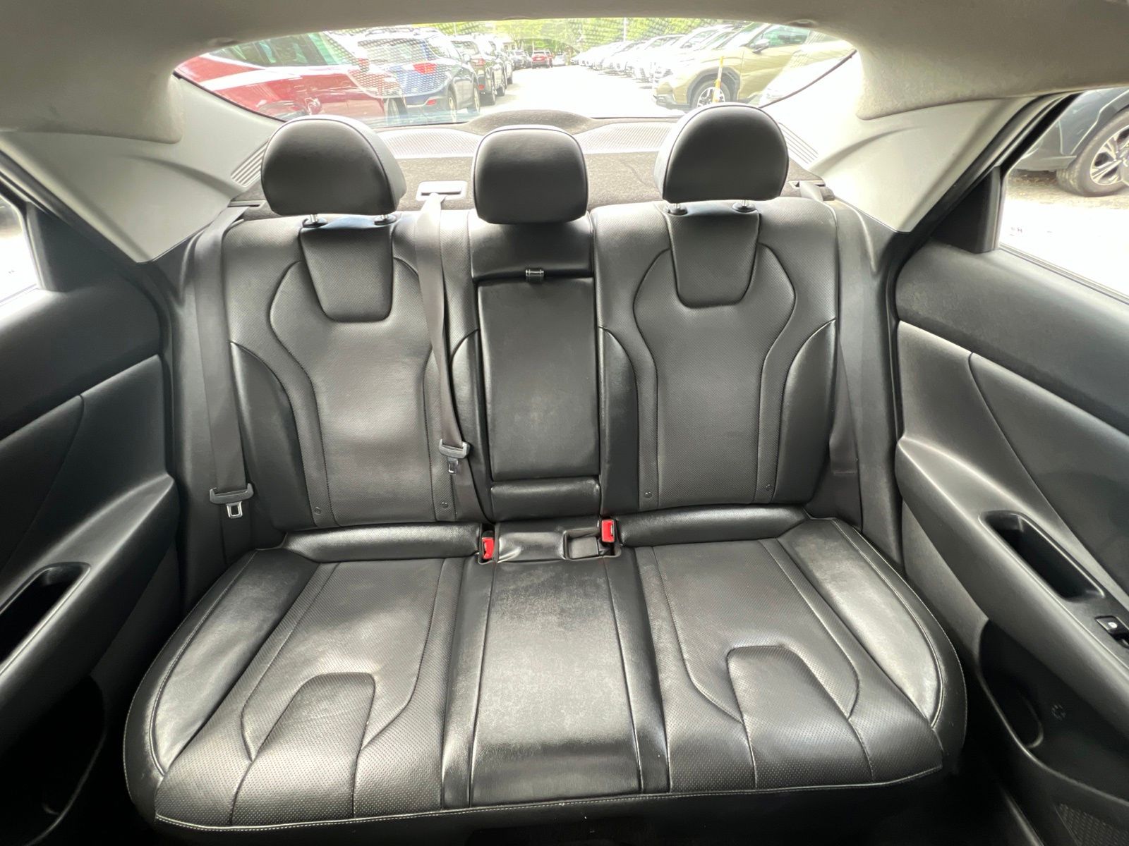 2023 Hyundai Elantra Limited - Photo 22