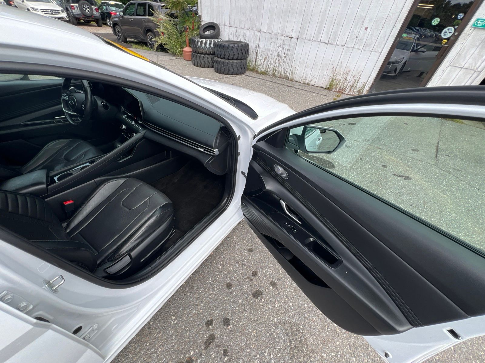 2023 Hyundai Elantra Limited - Photo 20